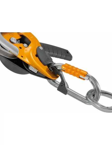 Mousqueton asymétrique léger AM'D TRIACT-LOCK - PETZL