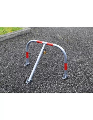 Barrière de parking rabattable - Fermeture par cadenas Barrière de parking rabattable - Fermeture par cadenas