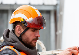 Durée de vie d’un casque de chantier : combien de temps est-il vraiment fiable ?