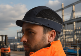 Casquette coquée et réglementation : que dit la norme EN 812 ?
